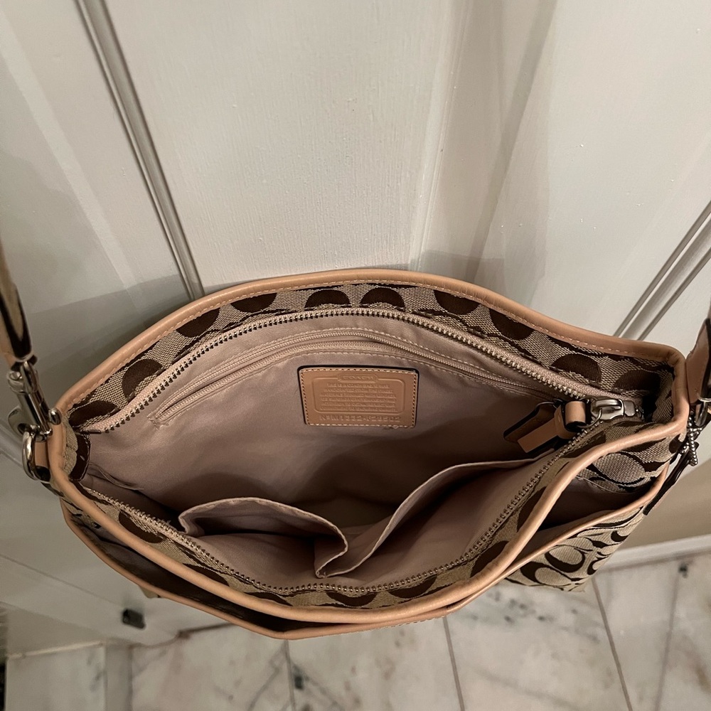 Coach purse - Picture 5 of 7
